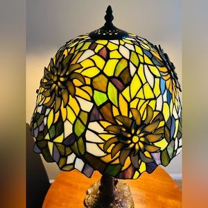 Vintage Tiffany/style 3D table lamp. Etched, bronze stem with three light pulls.